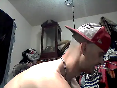 Snapshot of slinginbigD chatting on 09-15-25, 01:27 slinginbigD online show from 09-15-25, 01:27