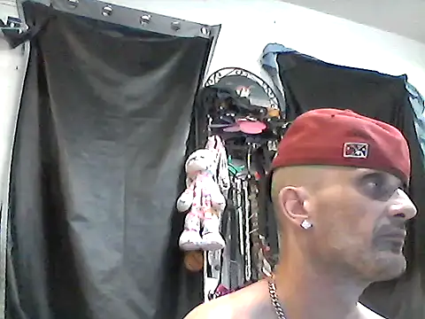 Snapshot of slinginbigD chatting on 09-16-25, 12:44 slinginbigD online show from 09-16-25, 12:44