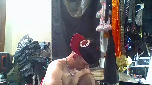 Snapshot of slinginbigD chatting on 10-07-25, 05:48 slinginbigD online show from 10-07-25, 05:48