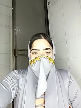 Snapshot of janna_isa chatting on 03-10-25, 10:24 janna isa online show from 03-10-25, 10:24