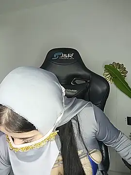 janna isa online show from 07-29-26, 06:39