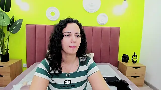 Linda Insatiable online show from 04-12-26, 01:32