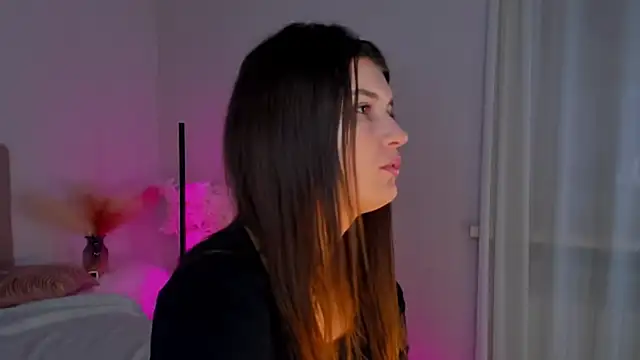 Laura Leee online show from 03-08-25, 06:10