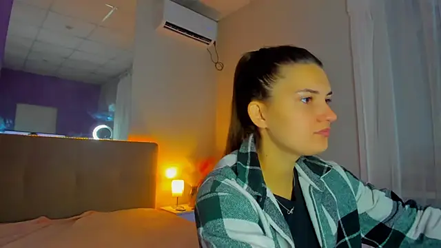 Laura Leee online show from 09-19-25, 05:31