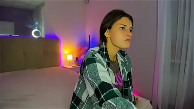 Laura Leee online show from 09-23-25, 05:32