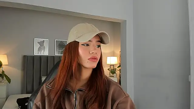 Madie  collins online show from 10-12-25, 09:08