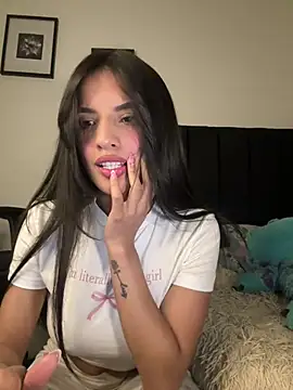 Snapshot of Dulceeany chatting on 06-18-26, 11:20 Dulceeany online show from 06-18-26, 11:20