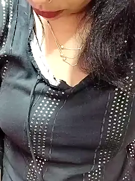 Snapshot of Urmila_bhabhii chatting on 01-22-25, 04:12 Urmila bhabhii online show from 01-22-25, 04:12