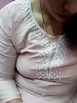 Snapshot of Urmila_bhabhii chatting on 01-23-25, 03:37 Urmila bhabhii online show from 01-23-25, 03:37