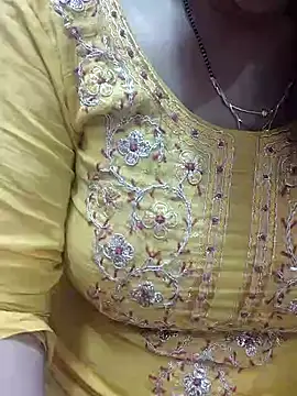 Snapshot of Urmila_bhabhii chatting on 01-24-25, 02:08 Urmila bhabhii online show from 01-24-25, 02:08