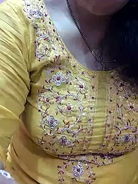 Snapshot of Urmila_bhabhii chatting on 01-25-25, 03:40 Urmila bhabhii online show from 01-25-25, 03:40