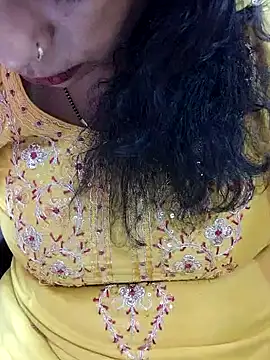Snapshot of Urmila_bhabhii chatting on 01-25-25, 02:58 Urmila bhabhii online show from 01-25-25, 02:58