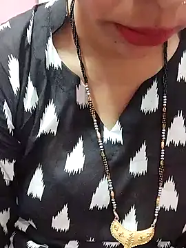 Snapshot of Urmila_bhabhii chatting on 02-08-25, 04:03 Urmila bhabhii online show from 02-08-25, 04:03