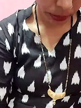Snapshot of Urmila_bhabhii chatting on 02-08-25, 08:20 Urmila bhabhii online show from 02-08-25, 08:20