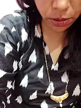 Snapshot of Urmila_bhabhii chatting on 02-08-25, 04:36 Urmila bhabhii online show from 02-08-25, 04:36