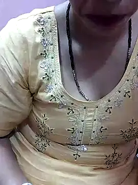 Snapshot of Urmila_bhabhii chatting on 02-10-25, 07:15 Urmila bhabhii online show from 02-10-25, 07:15