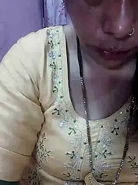 Snapshot of Urmila_bhabhii chatting on 02-11-25, 03:40 Urmila bhabhii online show from 02-11-25, 03:40