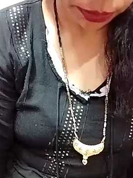 Snapshot of Urmila_bhabhii chatting on 02-13-25, 03:56 Urmila bhabhii online show from 02-13-25, 03:56