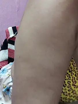 Snapshot of Urmila_bhabhii chatting on 02-15-25, 02:11 Urmila bhabhii online show from 02-15-25, 02:11