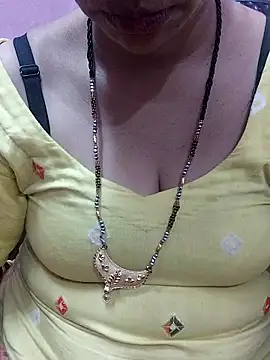 Snapshot of Urmila_bhabhii chatting on 02-17-25, 03:53 Urmila bhabhii online show from 02-17-25, 03:53