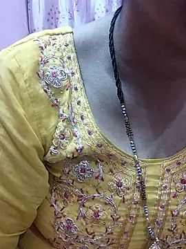 Snapshot of Urmila_bhabhii chatting on 02-18-25, 04:16 Urmila bhabhii online show from 02-18-25, 04:16