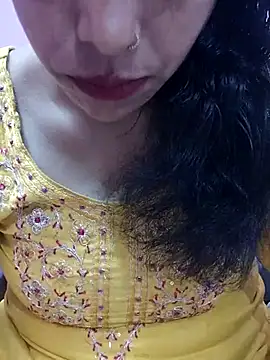 Snapshot of Urmila_bhabhii chatting on 02-19-25, 03:17 Urmila bhabhii online show from 02-19-25, 03:17