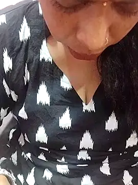 Snapshot of Urmila_bhabhii chatting on 02-20-25, 08:50 Urmila bhabhii online show from 02-20-25, 08:50