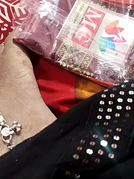 Snapshot of Urmila_bhabhii chatting on 02-24-25, 07:44 Urmila bhabhii online show from 02-24-25, 07:44