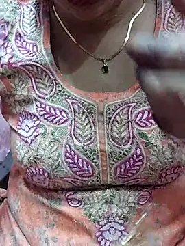 Snapshot of Urmila_bhabhii chatting on 03-04-25, 03:04 Urmila bhabhii online show from 03-04-25, 03:04