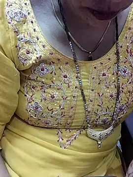 Snapshot of Urmila_bhabhii chatting on 03-07-25, 03:07 Urmila bhabhii online show from 03-07-25, 03:07