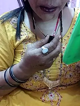 Snapshot of Urmila_bhabhii chatting on 03-08-25, 03:28 Urmila bhabhii online show from 03-08-25, 03:28