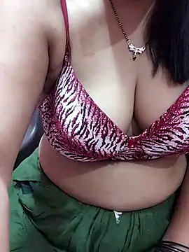 Snapshot of Urmila_bhabhii chatting on 03-11-25, 03:48 Urmila bhabhii online show from 03-11-25, 03:48