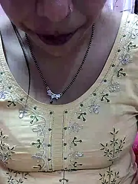 Snapshot of Urmila_bhabhii chatting on 03-11-25, 09:34 Urmila bhabhii online show from 03-11-25, 09:34