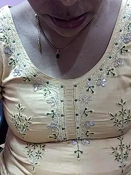 Snapshot of Urmila_bhabhii chatting on 03-12-25, 08:41 Urmila bhabhii online show from 03-12-25, 08:41
