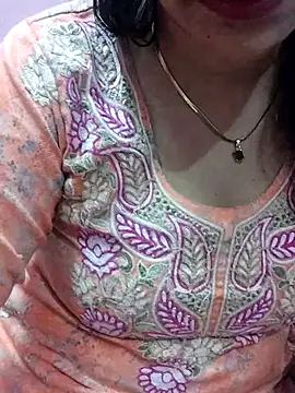 Snapshot of Urmila_bhabhii chatting on 03-15-25, 03:48 Urmila bhabhii online show from 03-15-25, 03:48