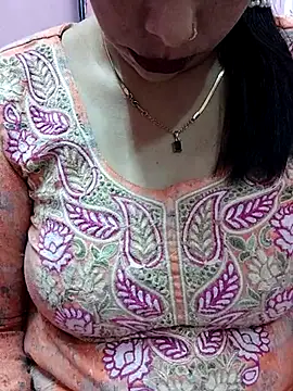 Snapshot of Urmila_bhabhii chatting on 03-17-25, 05:05 Urmila bhabhii online show from 03-17-25, 05:05
