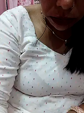 Snapshot of Urmila_bhabhii chatting on 03-19-25, 10:00 Urmila bhabhii online show from 03-19-25, 10:00
