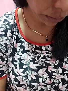 Snapshot of Urmila_bhabhii chatting on 03-21-25, 02:28 Urmila bhabhii online show from 03-21-25, 02:28