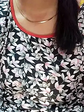Snapshot of Urmila_bhabhii chatting on 03-22-25, 02:59 Urmila bhabhii online show from 03-22-25, 02:59