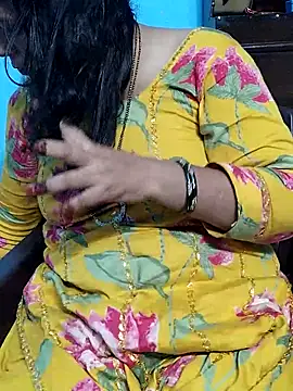 Snapshot of Urmila_bhabhii chatting on 09-29-25, 01:38 Urmila bhabhii online show from 09-29-25, 01:38