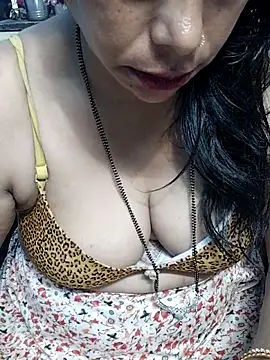 Snapshot of Urmila_bhabhii chatting on 10-11-25, 05:17 Urmila bhabhii online show from 10-11-25, 05:17