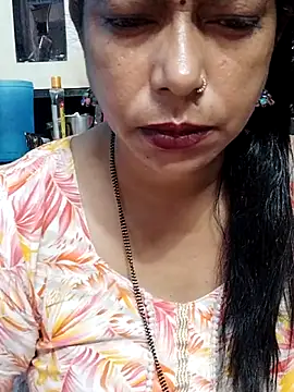 Snapshot of Urmila_bhabhii chatting on 10-14-25, 05:30 Urmila bhabhii online show from 10-14-25, 05:30