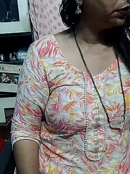 Snapshot of Urmila_bhabhii chatting on 10-16-25, 03:07 Urmila bhabhii online show from 10-16-25, 03:07