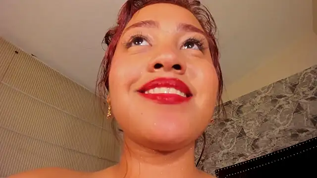 Snapshot of Estrella05_ chatting on 12-21-24, 11:22 Estrella05 online show from 12-21-24, 11:22