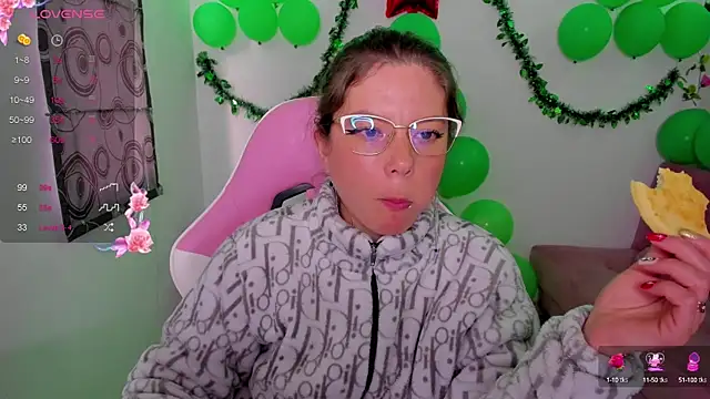 Snapshot of Susana_garcia_ chatting on 12-13-24, 10:23 Susana garcia online show from 12-13-24, 10:23