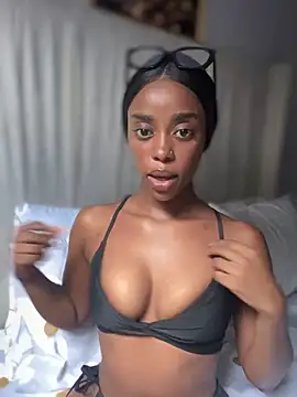 Snapshot of BhadBhad_Kitty chatting on 03-20-25, 07:47 BhadBhad Kitty online show from 03-20-25, 07:47