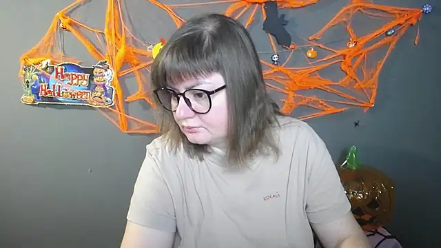 ZannaDreil online show from 10-13-25, 05:57