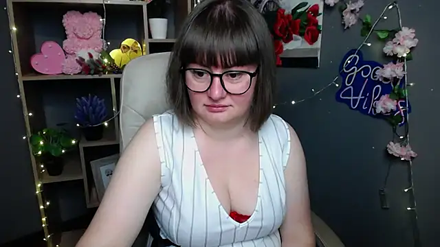 ZannaDreil online show from 05-28-26, 06:16