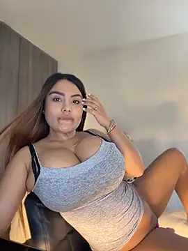 Snapshot of valeria2019hot chatting on 07-30-26, 03:33 valeria2019hot online show from 07-30-26, 03:33