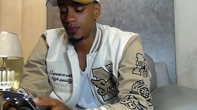 Snapshot of AaronCruz_ chatting on 11-05-25, 09:26 AaronCruz online show from 11-05-25, 09:26